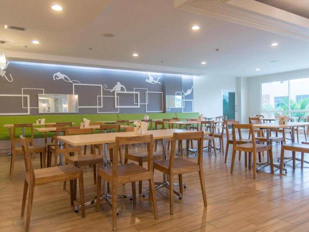 普拉查普大酒店 班武里府 外观 照片